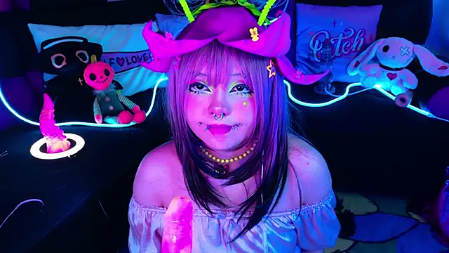 LaytonBox online show from 10.03.25