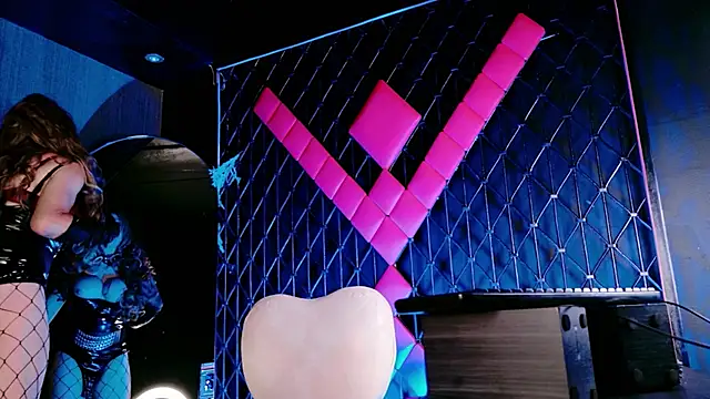 Snapshot of Domina-tef chatting on 10.10.25 Domina-tef online show from 10.10.25