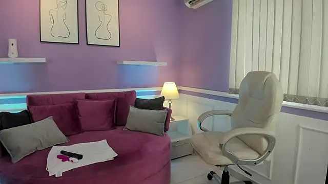 Emma Walkerr  online show from 01.29.25