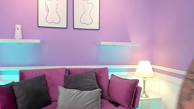 Emma Walkerr  online show from 02.03.25