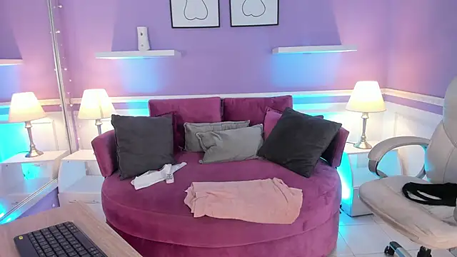 Emma Walkerr  online show from 02.06.25