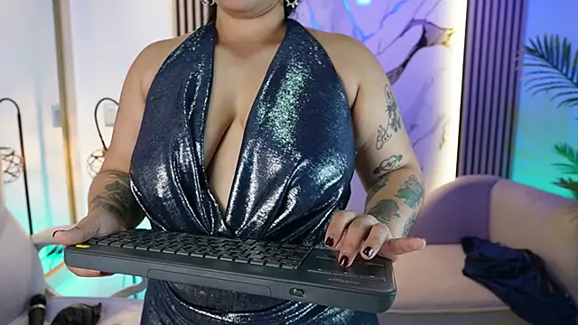 Emma Walkerr  online show from 02.06.26