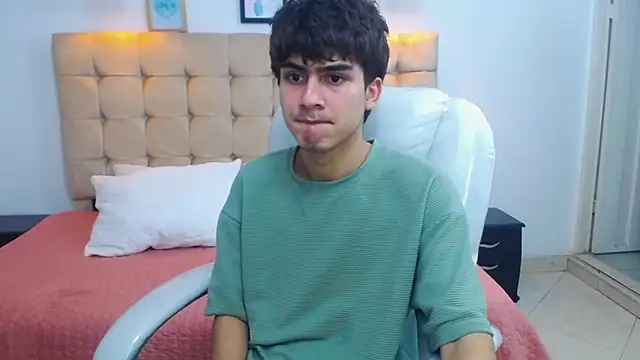 Snapshot of Tommy18__ chatting on 02.09.25 Tommy18 online show from 02.09.25