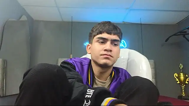 Snapshot of Tommy18__ chatting on 02.27.25 Tommy18 online show from 02.27.25