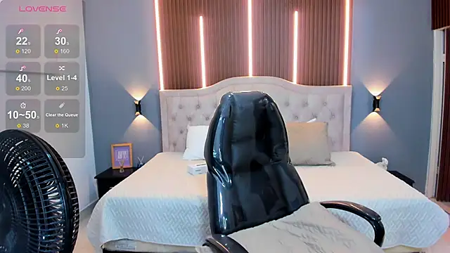 Snapshot of Tommy18__ chatting on 09.14.25 Tommy18 online show from 09.14.25