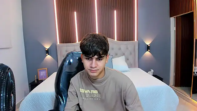 Snapshot of Tommy18__ chatting on 09.16.25 Tommy18 online show from 09.16.25