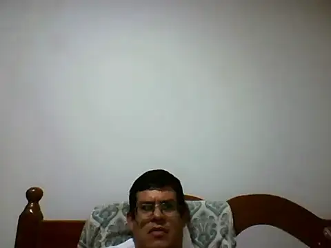 Snapshot of AgneloFly chatting on 02.22.25 AgneloFly online show from 02.22.25