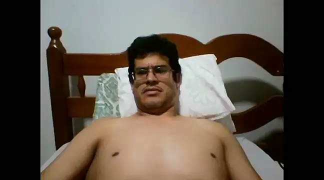 Snapshot of AgneloFly chatting on 03.19.25 AgneloFly online show from 03.19.25