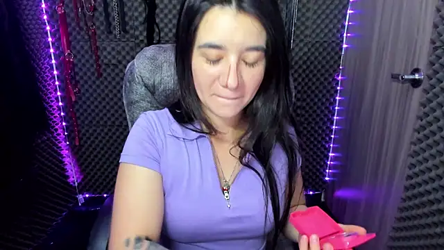 lilihot  online show from 02.25.25