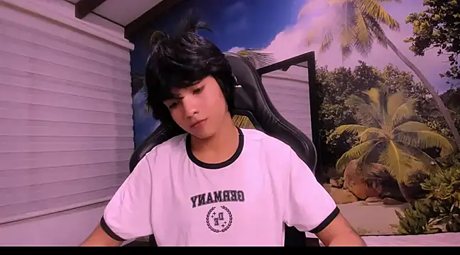 AllanYong18 online show from 01.25.25