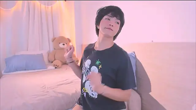 AllanYong18 online show from 12.16.25