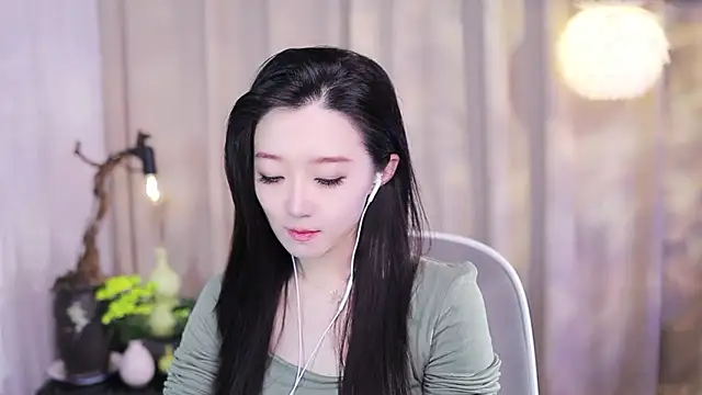 Snapshot of Zoe-99 chatting on 11.11.25 Zoe-99 online show from 11.11.25