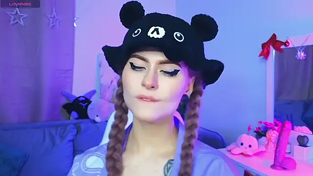 Emily  Mooree online show from 02.03.25