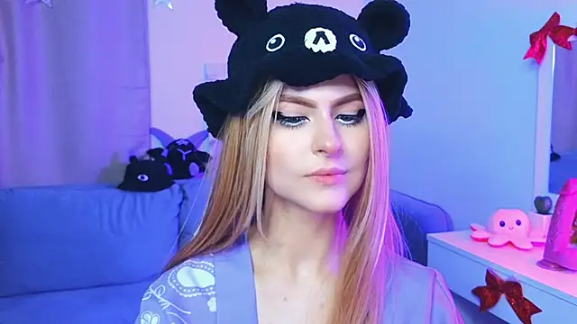 Emily  Mooree online show from 02.11.25