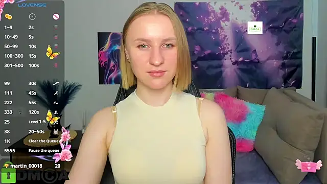 Snapshot of BeautyBlondy chatting on 05.11.26 BeautyBlondy online show from 05.11.26