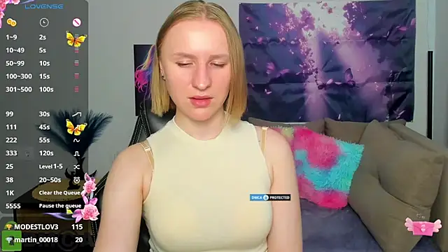 Snapshot of BeautyBlondy chatting on 05.11.26 BeautyBlondy online show from 05.11.26