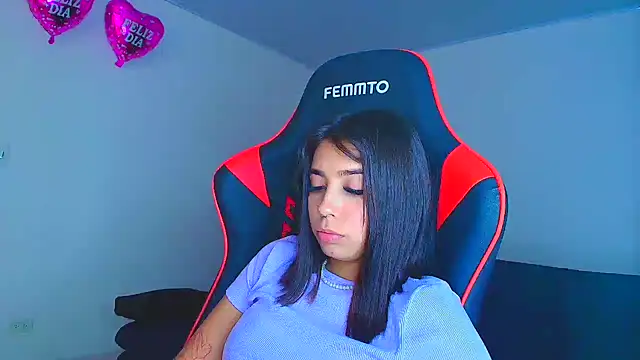 Snapshot of Rousse_violett chatting on 10.06.25 Rousse violett online show from 10.06.25