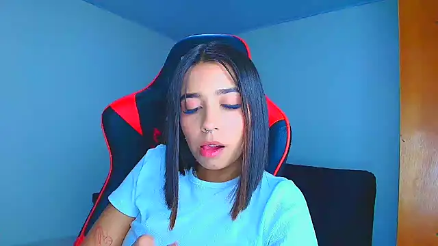 Snapshot of Rousse_violett chatting on 11.25.25 Rousse violett online show from 11.25.25