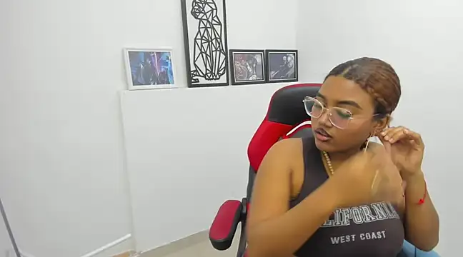 Sofia Boobs19 online show from 01.14.25