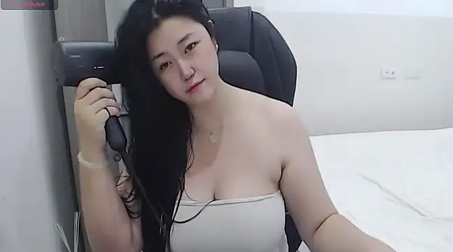 Snapshot of minnie9009 chatting on 03.02.25 minnie9009 online show from 03.02.25