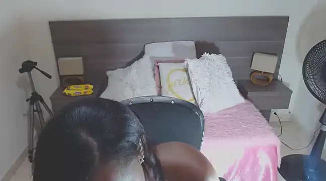 Snapshot of RAICHELLCOOPER1 chatting on 01.27.25 RAICHELLCOOPER1 online show from 01.27.25