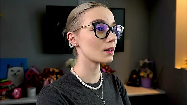 ileanacampbe online show from 03.03.25