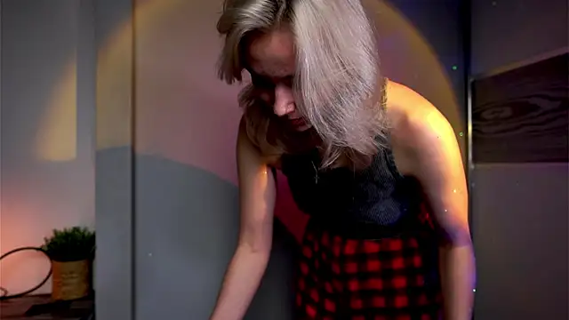 ileanacampbe online show from 03.12.25