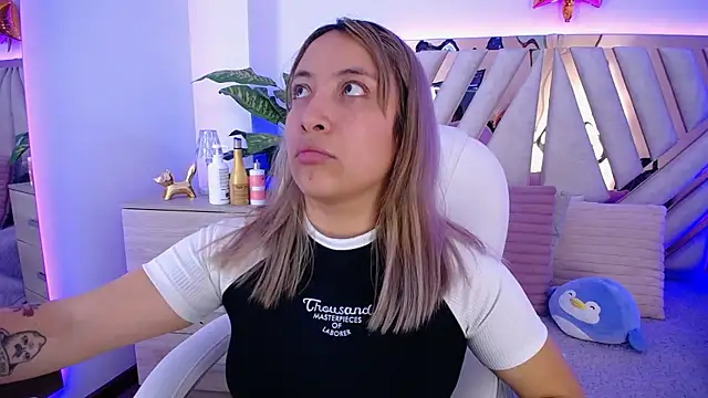 Snapshot of NyxAndria_1 chatting on 01.24.25 NyxAndria 1 online show from 01.24.25