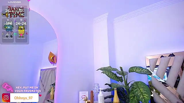 Snapshot of NyxAndria_1 chatting on 01.28.25 NyxAndria 1 online show from 01.28.25