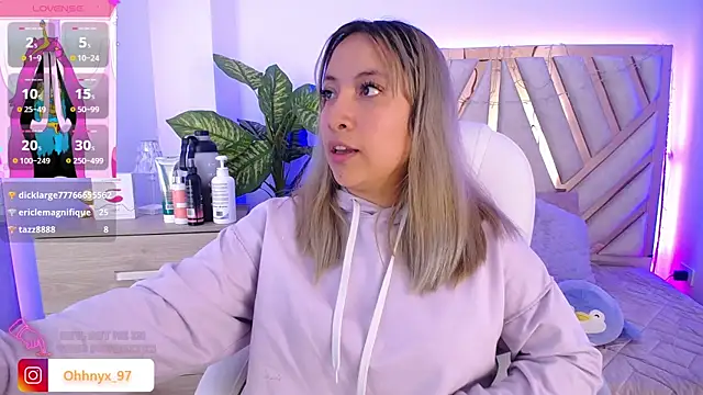 Snapshot of NyxAndria_1 chatting on 03.19.25 NyxAndria 1 online show from 03.19.25