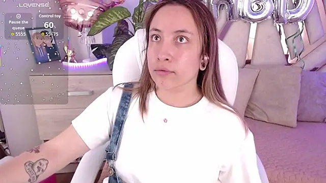 Snapshot of NyxAndria_1 chatting on 10.04.25 NyxAndria 1 online show from 10.04.25