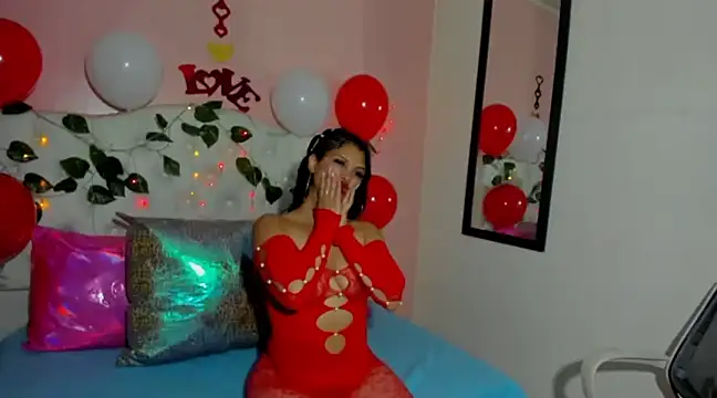 Snapshot of EmmySweett2 chatting on 02.14.25 EmmySweett2 online show from 02.14.25