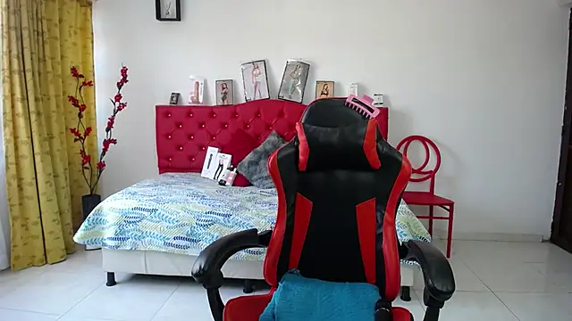 Snapshot of Maylin_horny19 chatting on 04.06.26 Maylin horny19 online show from 04.06.26