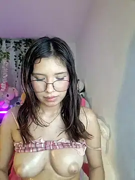 Snapshot of Selesumii chatting on 03.14.25 Selesumii online show from 03.14.25