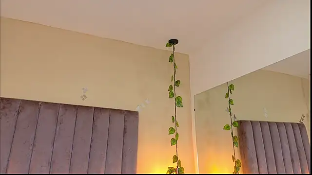 Dahlia Rousse online show from 03.29.26