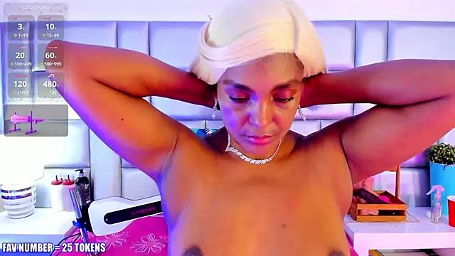 Snapshot of LovelyNickii chatting on 11.06.25 LovelyNickii online show from 11.06.25