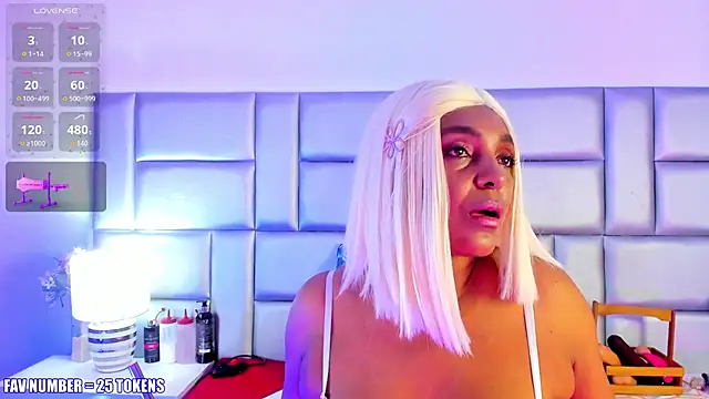 Snapshot of LovelyNickii chatting on 11.19.25 LovelyNickii online show from 11.19.25