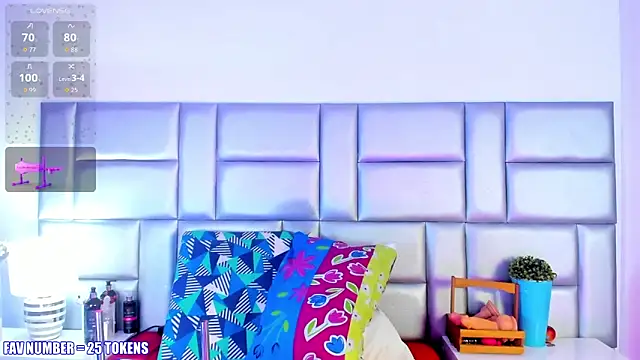 Snapshot of LovelyNickii chatting on 11.24.25 LovelyNickii online show from 11.24.25