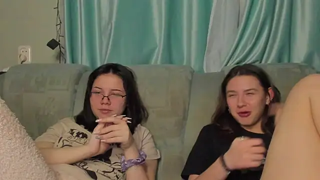 Snapshot of honey_love_honeyy chatting on 01.17.25 honey love honeyy online show from 01.17.25