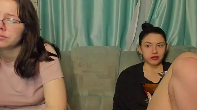 Snapshot of honey_love_honeyy chatting on 01.24.25 honey love honeyy online show from 01.24.25