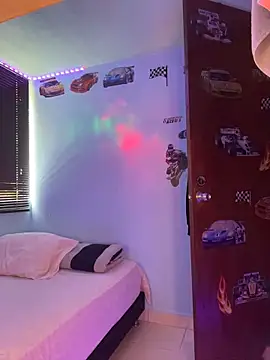 Snapshot of Neymar_jr11-collinss chatting on 10.23.25 Neymar jr11-collinss online show from 10.23.25