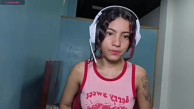 Snapshot of Lovelyamyy chatting on 11.12.25 Lovelyamyy online show from 11.12.25