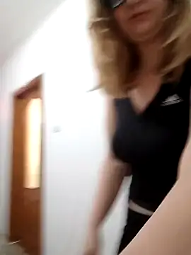 Snapshot of blondaf chatting on 03.14.25 blondaf online show from 03.14.25