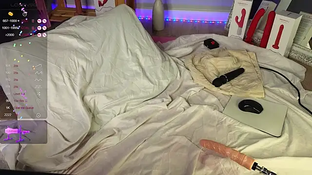 Snapshot of KiraBriis chatting on 02.09.25 KiraBriis online show from 02.09.25