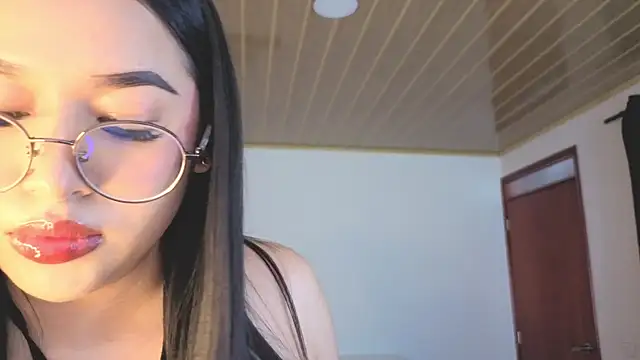 Renaxi Smith online show from 04.14.26