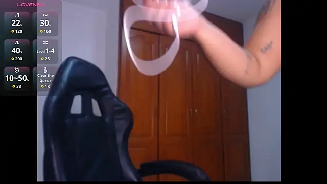 Snapshot of leslycarsson chatting on 01.18.26 leslycarsson online show from 01.18.26