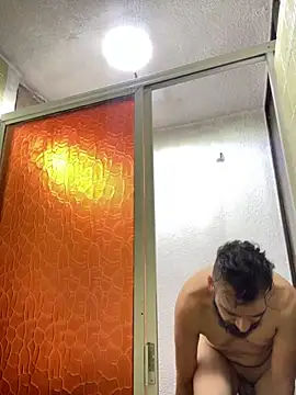 Snapshot of leonardohot1987 chatting on 02.08.25 leonardohot1987 online show from 02.08.25