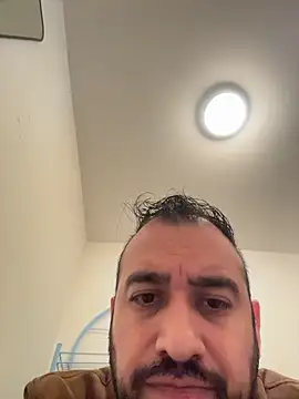 Snapshot of leonardohot1987 chatting on 12.05.25 leonardohot1987 online show from 12.05.25