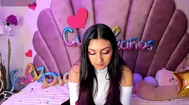 sweetfoxy 17 online show from 02.25.25