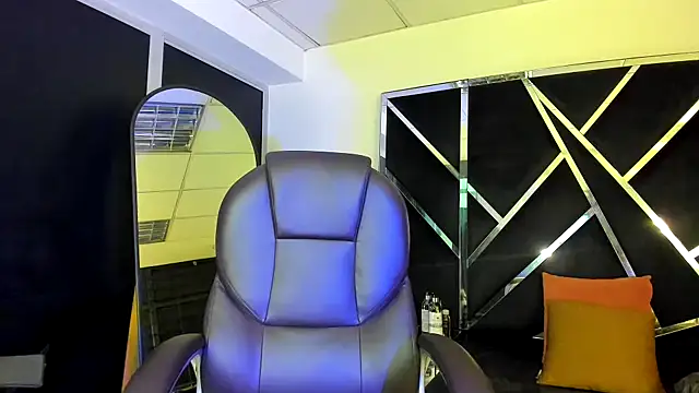 Snapshot of Salmaportman69 chatting on 10.23.25 Salmaportman69 online show from 10.23.25